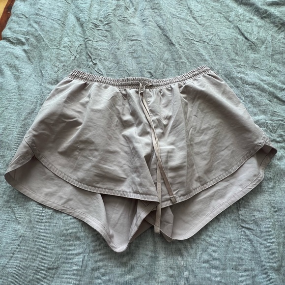 3/$10 🏷️ Old Navy running shorts - Picture 2 of 8